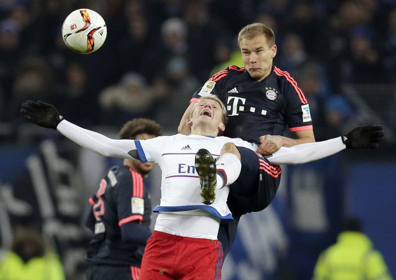 Rudņevs atgriežas laukumā, HSV sīvā cīņā zaudē "Bayern"