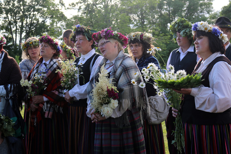 21. jūnijā – vasaras saulgriežu svētki Turaidas Jāņkalnā