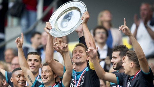 PSV otro gadu pēc kārtas triumfē Nīderlandes Superkausā