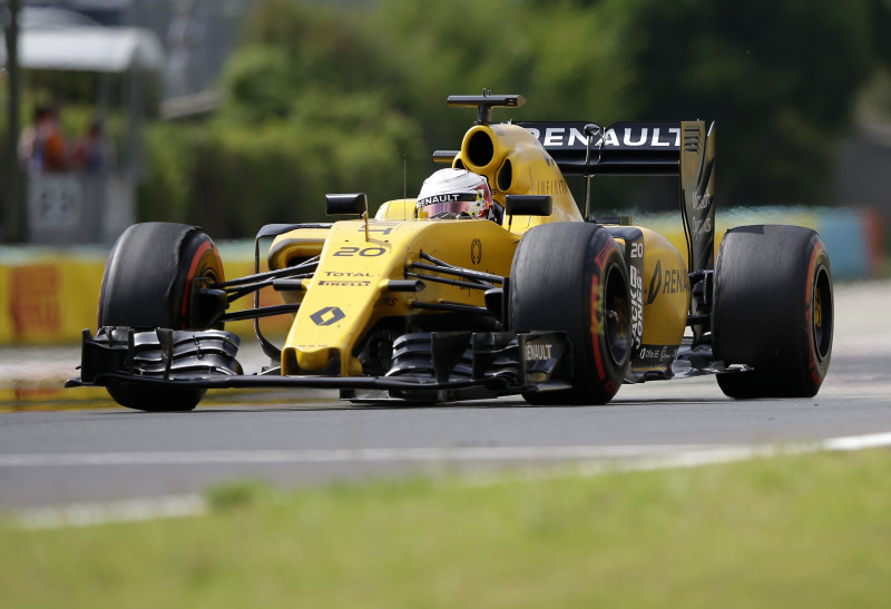 "Renault" jauno sacīkšu formulu veido uz 2015. gada "Lotus" modeļa bāzes