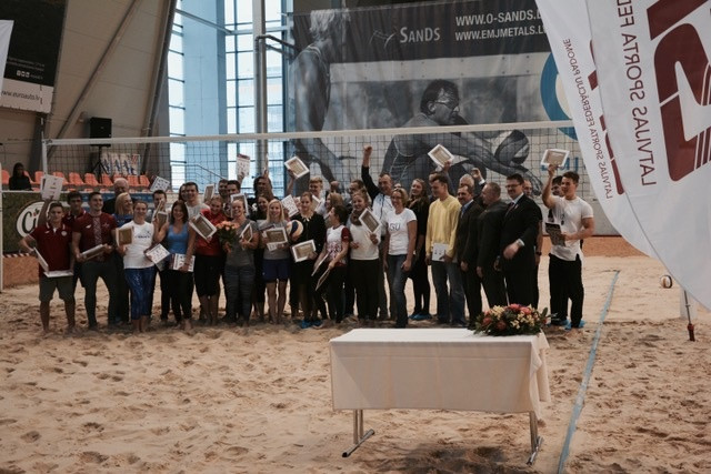 LSFP stipendiju saņēmējus uz pludmales volejbola spēli izaicina Samoilovs un Pļaviņš