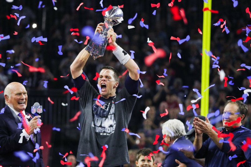 "Patriots" ar Breidiju priekšgalā neticami atspēlējas un triumfē "Super Bowl"