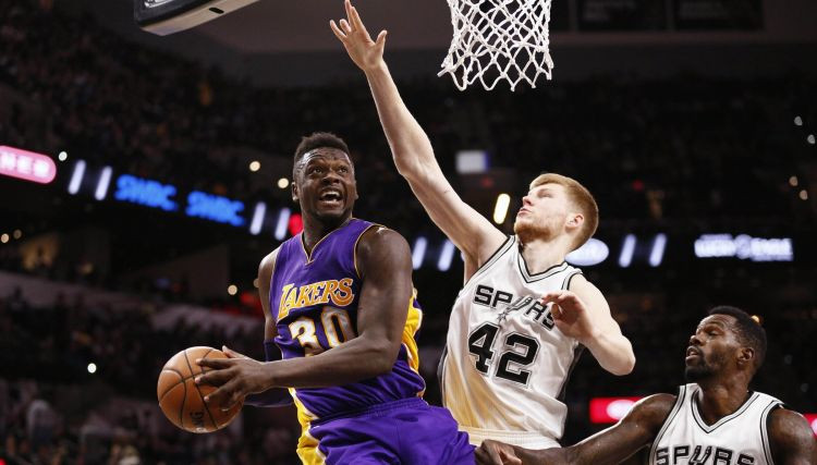 Bertāns un "Spurs" pret 16 titulu īpašnieci un pašreizējo pastarīti "Lakers"