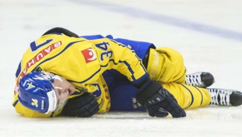 Zviedrija pret Latviju zaudē trīs spēlētājus, Brodīnam jāizlaiž deviņi mēneši