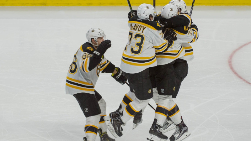 Debitants nodrošina "Bruins" uzvaru otrajā pagarinājumā un palīdz izdzīvot
