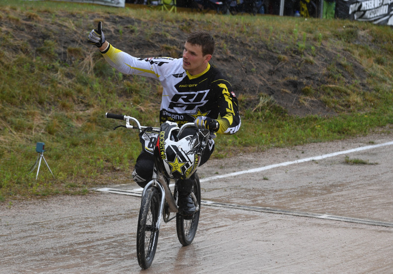 Lietusgāzē par Latvijas čempionu BMX kļūst Veide