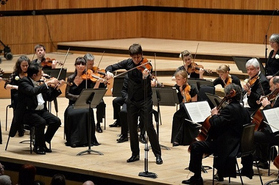 Interesanti fakti par daudzpusīgo vijoles virtuozu Džošua Bellu