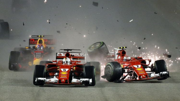 Starta avārijā piepildās "Ferrari" ļaunākais murgs, Hamiltons svin uzvaru