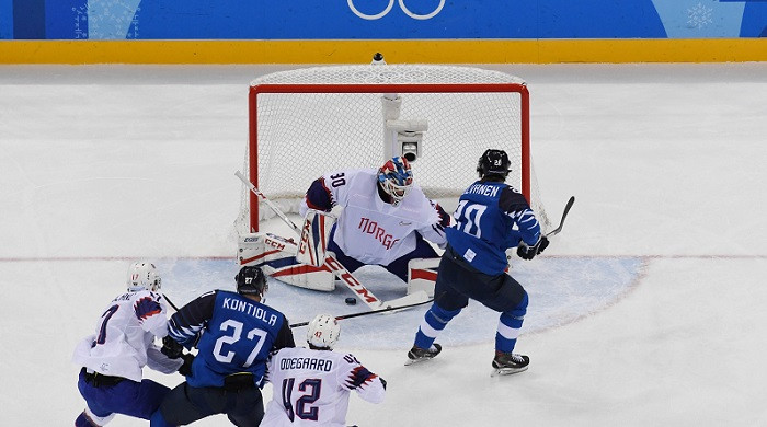 Somijas hokejisti trešajā periodā satriec Norvēģiju