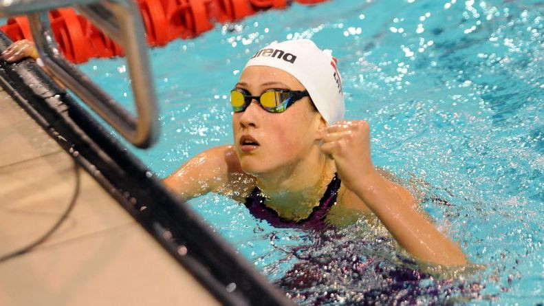 Maļuka labo divus Latvijas rekordus peldēšanā
