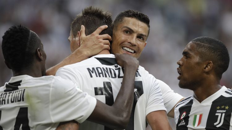 Ronaldu neveiksmi izlabo Mandžukičs, "Juventus" Turīnā apspēlē "Lazio"
