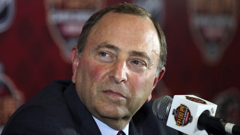 NHL komisārs Betmens izsaka minējumu, ka spēles atsāksies vasarā