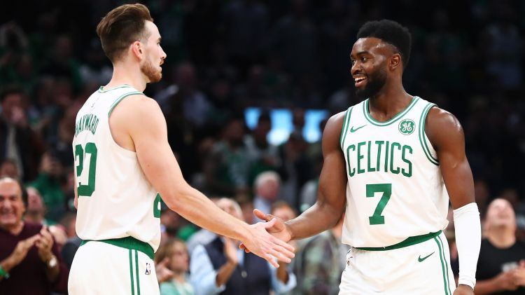 "Celtics" uzvar NBA sezonas atklāšanas mačā, "Warriors" grūts panākums pret "Thunder"