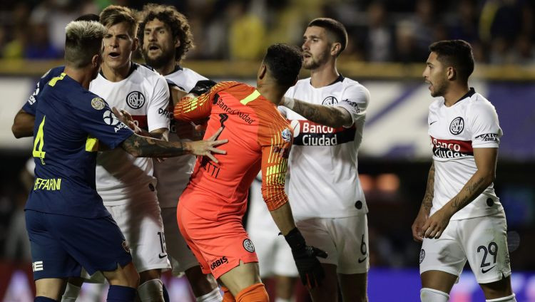 "Boca Juniors" futbolists saņem brīdinājumu par piespēles izpildīšanas veidu