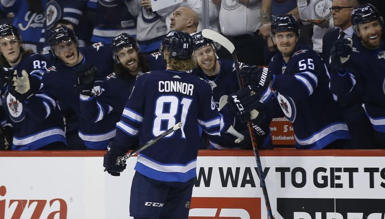 "Jets" uzbrucējs Konors atzīts par NHL nedēļas spožāko zvaigzni