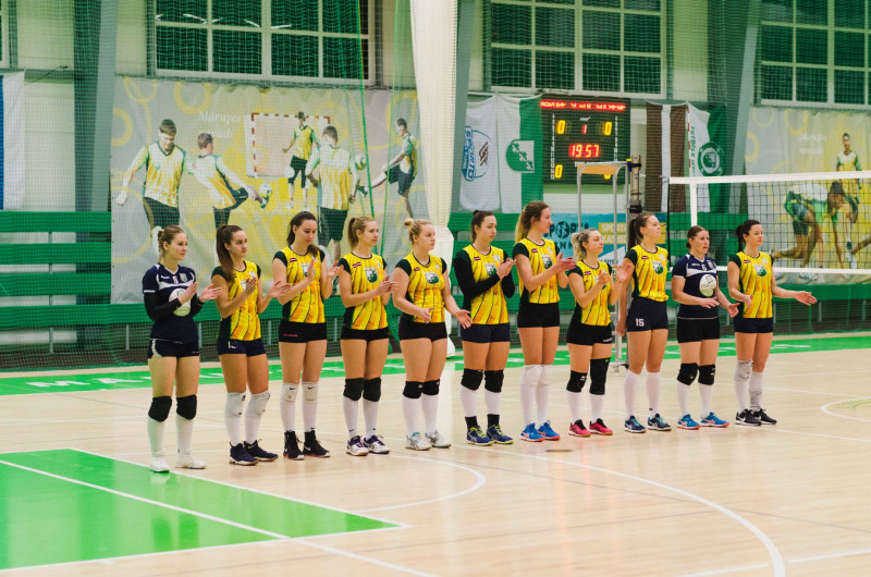 Latvijas čempionāta pusfinālos uzvar Nacionālās līgas komandu volejbolistes
