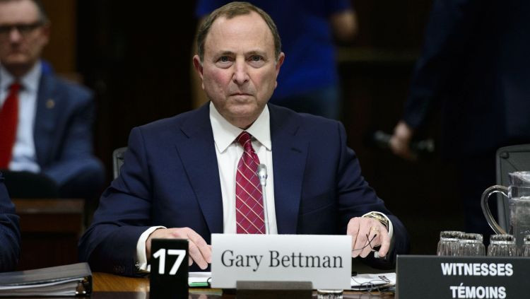 NHL komisārs Betmens neizslēdz nākamās sezonas sākšanos 2021. gadā