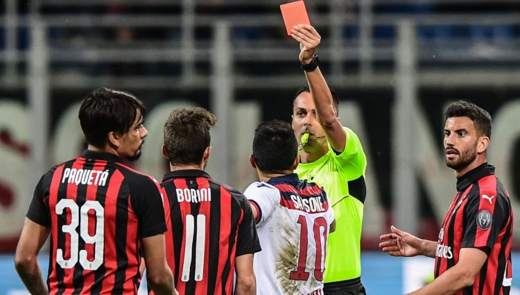 "Milan" problēmas: trenera lamāšana un diskvalifikācija par sitienu tiesnesim
