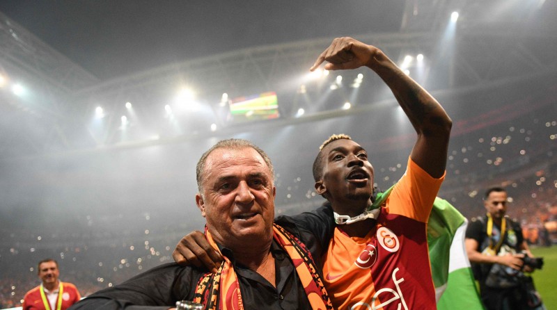 "Basaksehir" sabrūk sezonas izskaņā, "Galatasaray" zelta spēlē izcīna Turcijas titulu