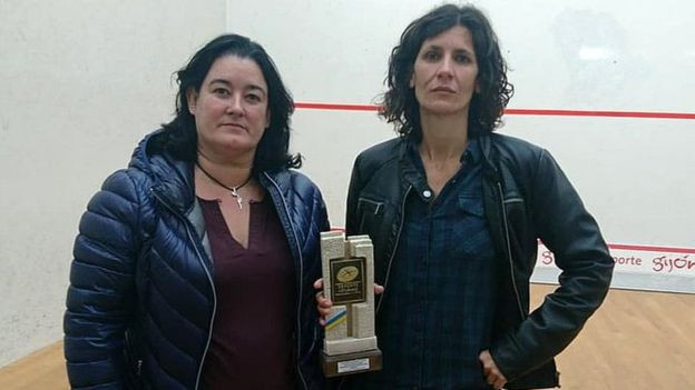 Skvoša sacensībās Spānijā uzvarētājai uzdāvina vibratoru