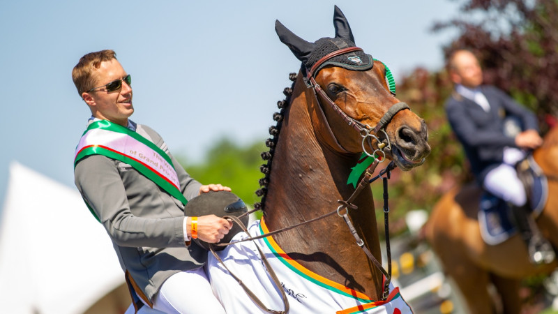 Uz Olimpiādi pretendējošā Neretnieka zirgs iekļuvis starp 100 pelnošākajiem pasaulē (+foto)