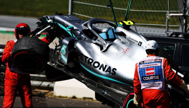 Hamiltons un Leklērs ātrākie Austrijas GP treniņos, Verstapens un Botass avarē