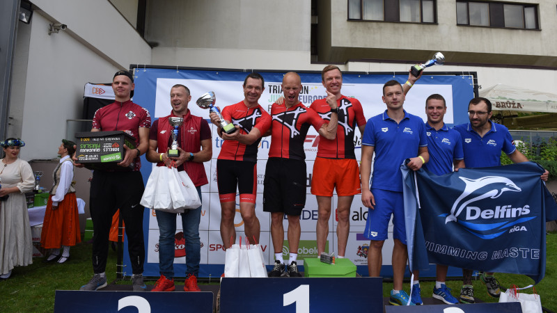 Dāvidnieks sasniedz labāko rezultātu Rīgas triatlonā, jauniešiem četras uzvaras "Aquatics"