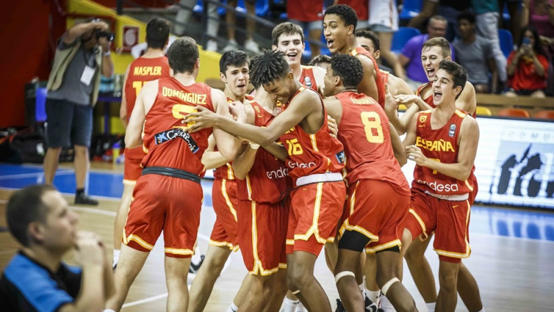 Spānijas basketbolisti Eiropas čempionātā triumfē arī kadetu konkurencē
