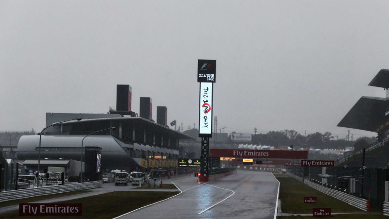 Japānas F1 posma kvalifikāciju pārceļ uz svētdienu