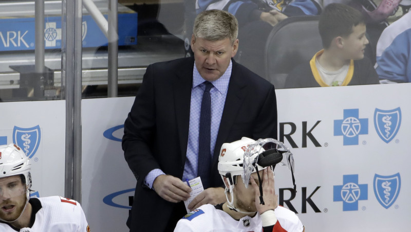 Skandāls NHL: "Flames" turpina izmeklēšanu par trenera virzienā izteiktajām apsūdzībām