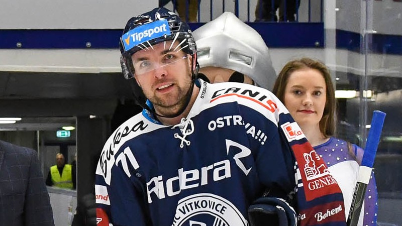 Roberts Bukarts pēc piecām sezonām Čehijā atgriežas KHL