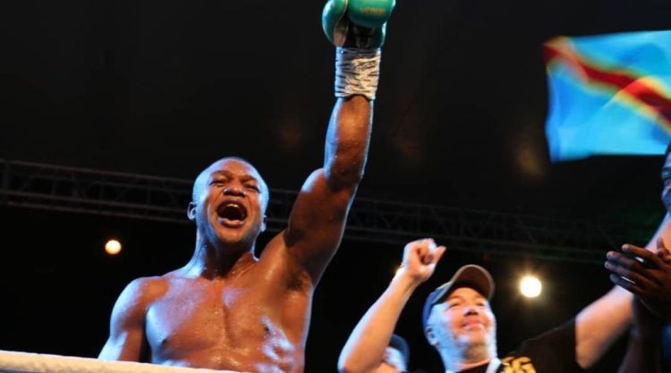 Briedim piederējušo WBC čempiona jostu izcīna Makabu