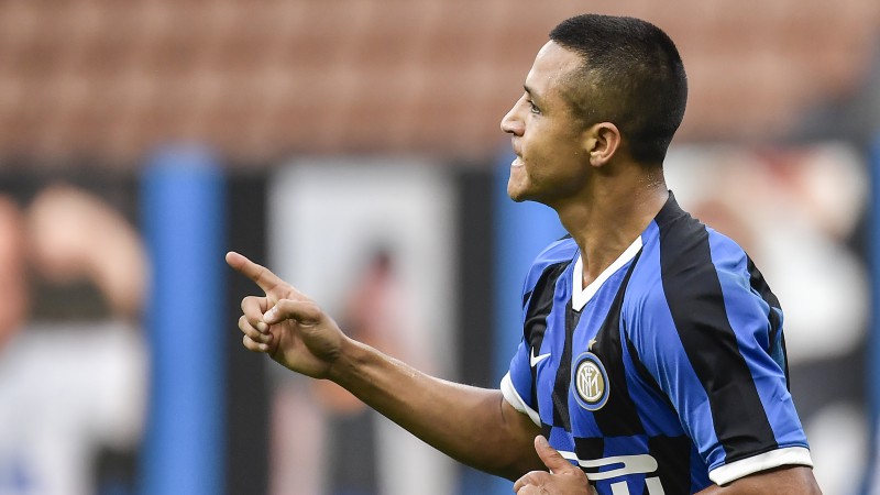 Milānas "Inter" iesit sešus un grauj, "Milan" galotnē atspēlē divu vārtu deficītu