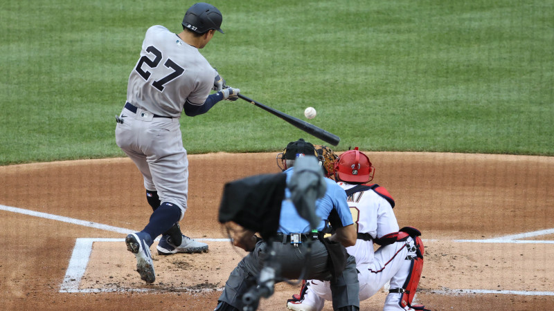 MLB sāk: "Yankees" pārspēj čempionus, Hernandezam pieci punkti "Dodgers" uzvarā