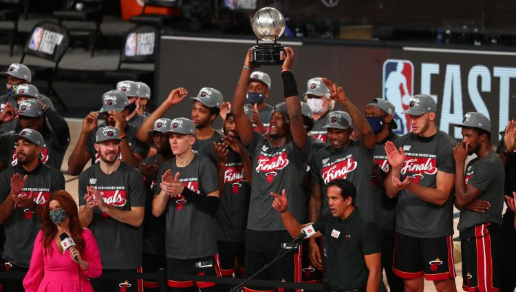 "Heat" uzvar Bostonu un nokārto NBA finālu pret Džeimsu un "Lakers"