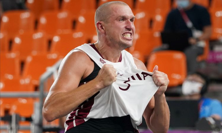 Latvijas 3x3 basketbola izlase iesoļo Tokijas olimpisko spēļu pusfinālā