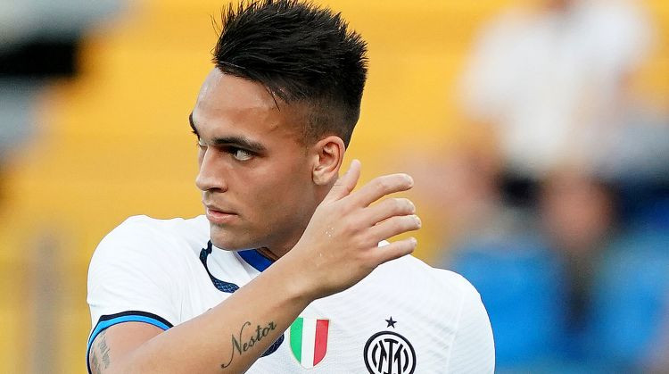 Lautaro Martiness noraida "Tottenham" un citu klubu interesi un izvēlas palikt Milānas "Inter"