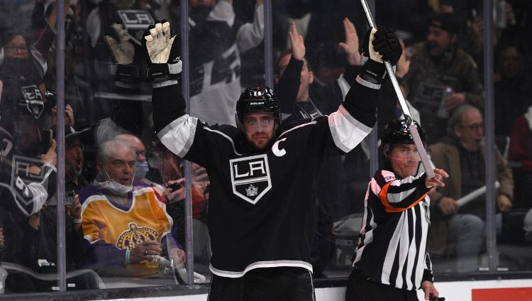 Par NHL pirmās nedēļas pirmo zvaigzni atzīts "Kings" slovēņu kapteinis Kopitars