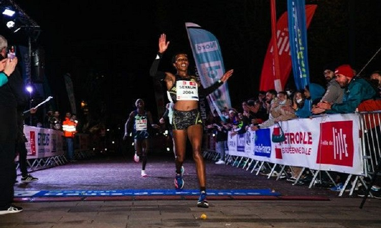 Labots pasaules rekords 5km šosejā sievietēm jauktajā skrējienā
