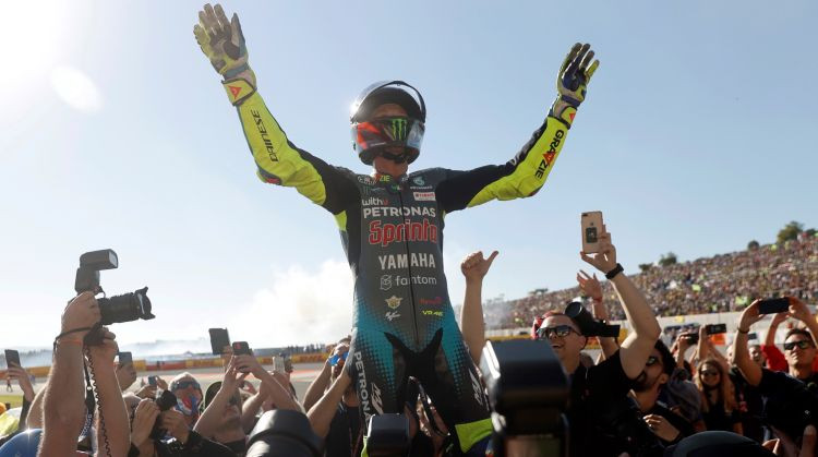"MotoGP" sezona beidzas ar leģendārā Rosi atvadām un "Ducati" trīskāršu triumfu