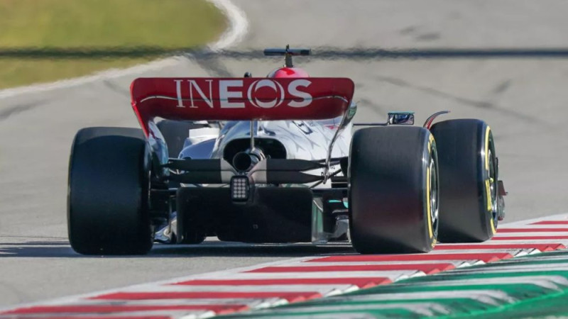 Rasels: "Šobrīd "Ferrari" un "McLaren" komandas ir visiem priekšā"