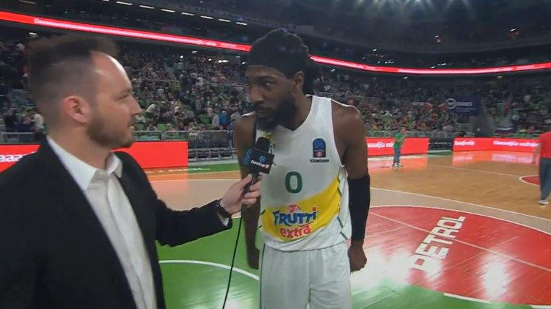 Video: Basketbolists intervijas laikā sāk riet