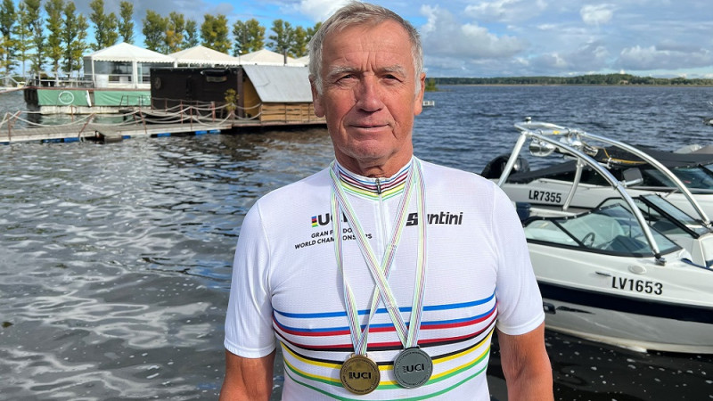 Riteņbraucējs Bartuševics pasaules čempionāta veterāniem izcīna vēl vienu medaļu