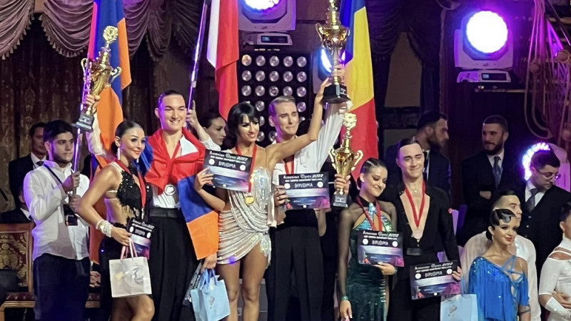 Latvijas jauniešu pāris tieši aiz fināla Eiropas čempionātā Latīņamerikas dejās