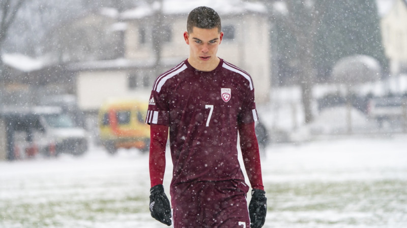 Sniega futbolu iemēģinājušajai U21 izlasei Kauņā iespēja izcīnīt Baltijas kausu