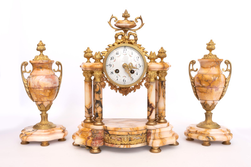 “Dauderos” aicina apskatīt kolekcionāra Gaida Graudiņa  kamīna pulksteņu izstādi
