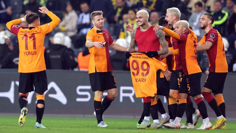 "Galatasaray" derbijā viesos pārmāca nesamierināmo ienaidnieci "Fenerbahçe"