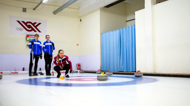 Sieviešu komandas noskaidros Latvijas čempiones kērlingā, fināla diena tiešraidē TV4