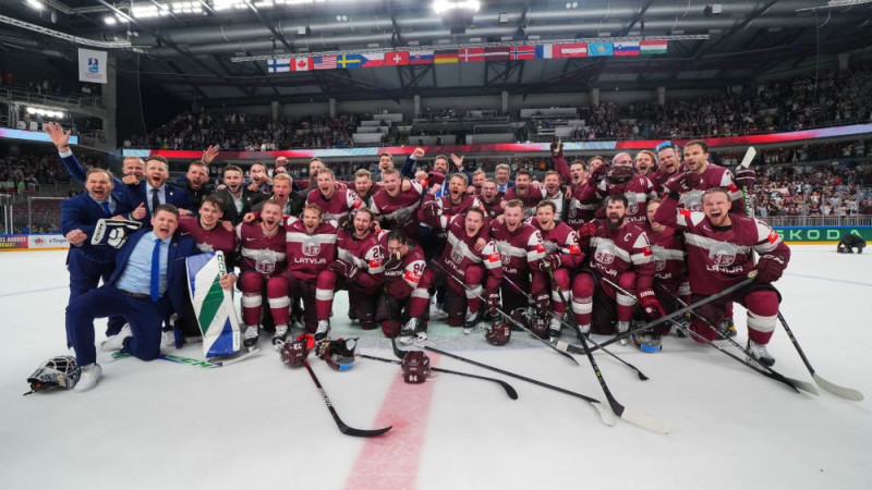 Latvija šokē Zviedriju un pirmo reizi spēlēs PČ pusfinālā!