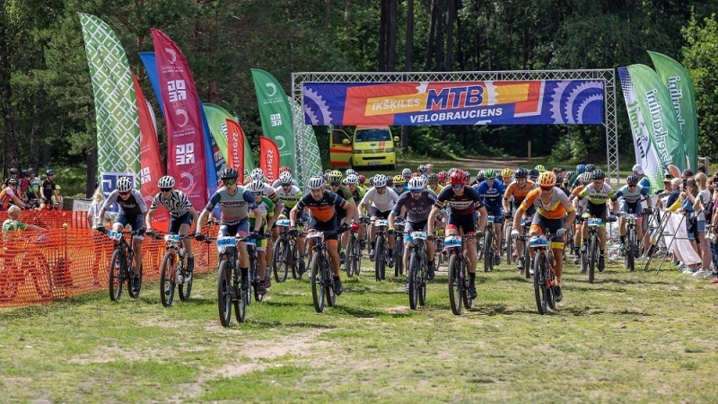 Kļaviņš un Jaunslaviete-Kipure uzvar spēcīga sastāva "Ikšķiles MTB velobraucienā 2023"